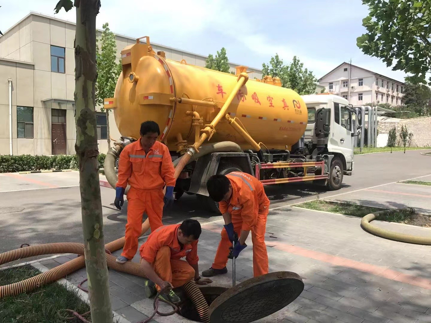 樟木头镇化粪池清理与5-8吨吸粪车施工效率分析